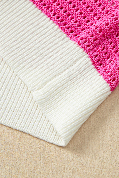 Weißes colorblock-häkelstrick-top mit gerafften kurzen ärmeln