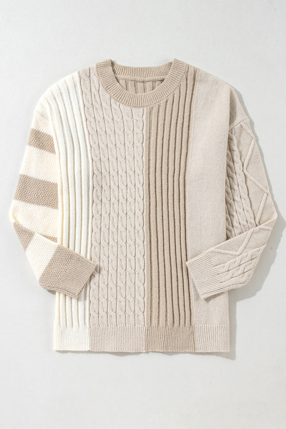 Khakifarbener strickpullover mit rundhalsausschnitt und schulterträger