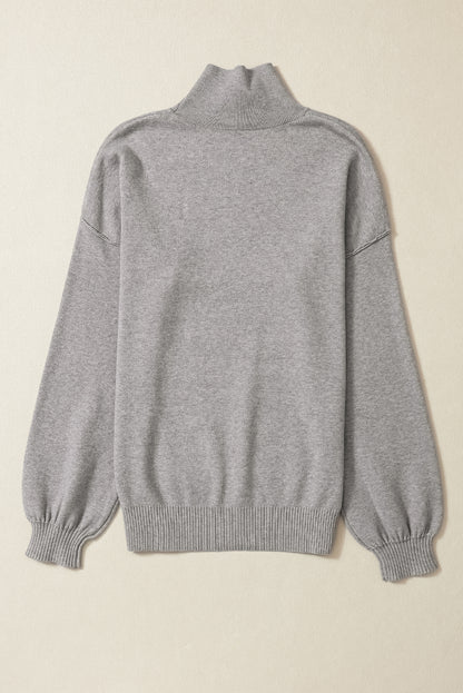 Grauer rollkragenpullover mit hängenden schultern und bubble sleeve strickpullover