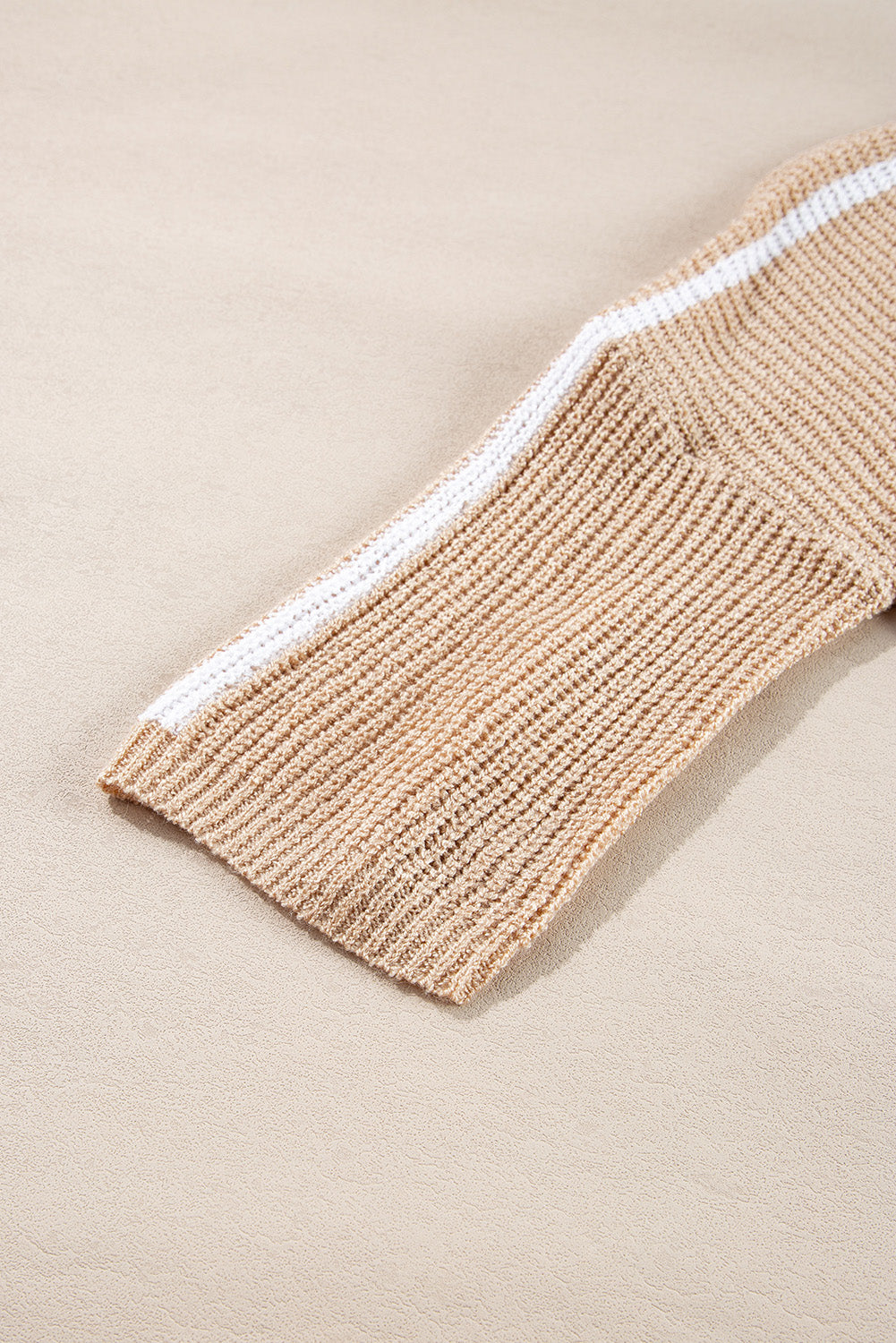 Helles french beige gestreifter pullover mit 3/4 ärmeln und rundhalsausschnitt