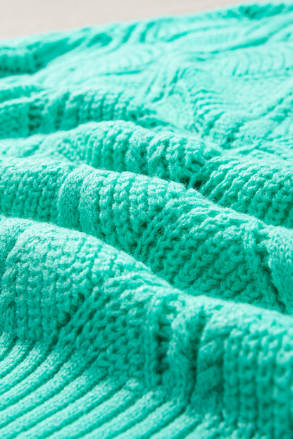 Mintgrüner strickpullover mit hohlem v-ausschnitt und tropfenschulter
