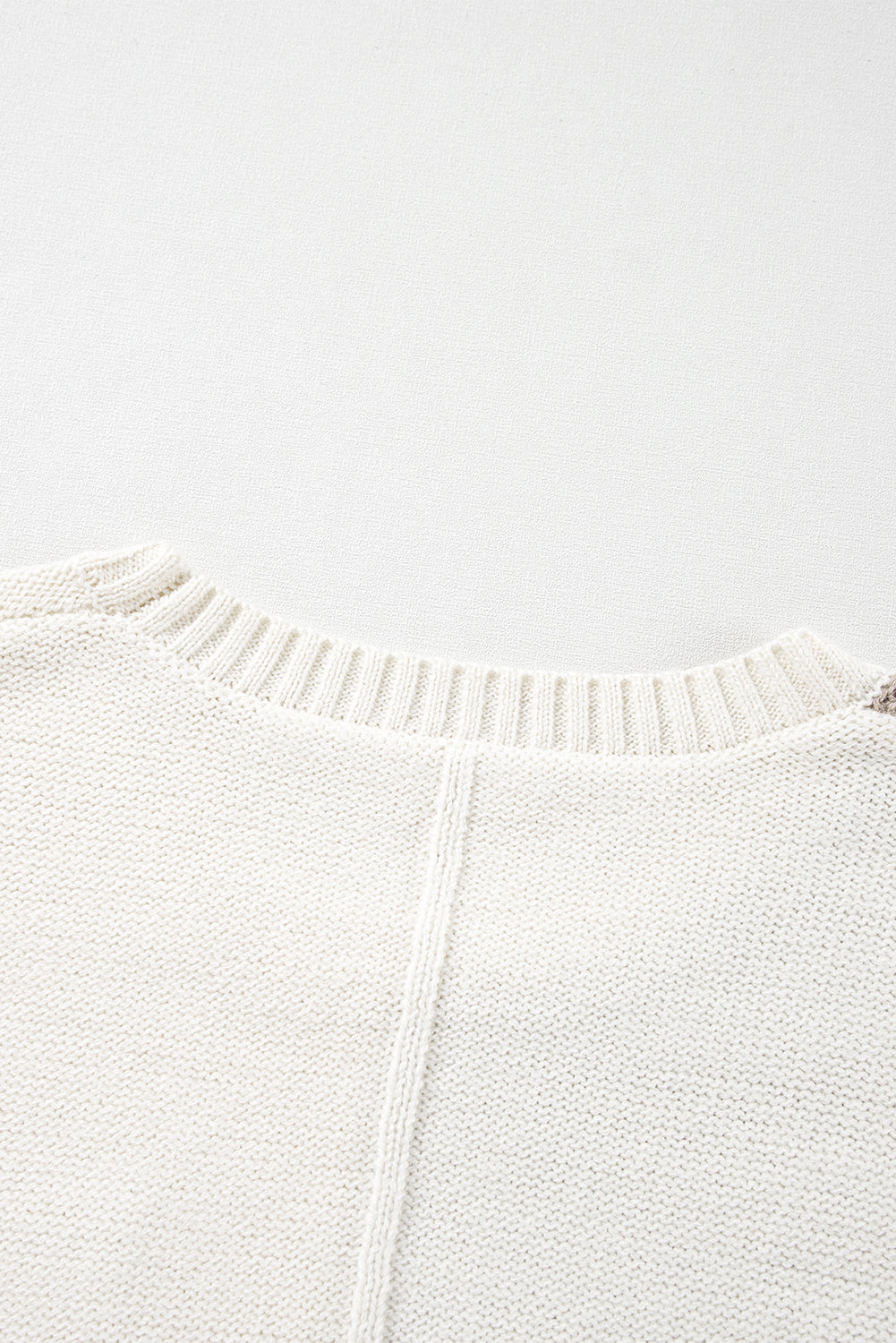 Vineyard grüner colorblock pullover mit aufgesetzten taschen und schultertaschen