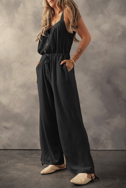 Schwarzer jumpsuit mit geknoteten trägern und strukturiertem kordelzug