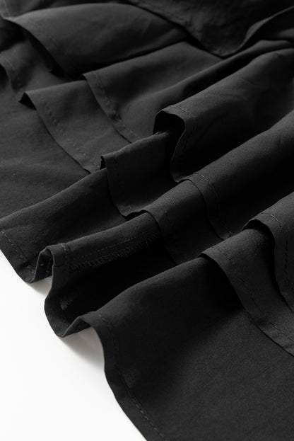 Schwarzes, mit blumen besticktes, gerafftes minikleid