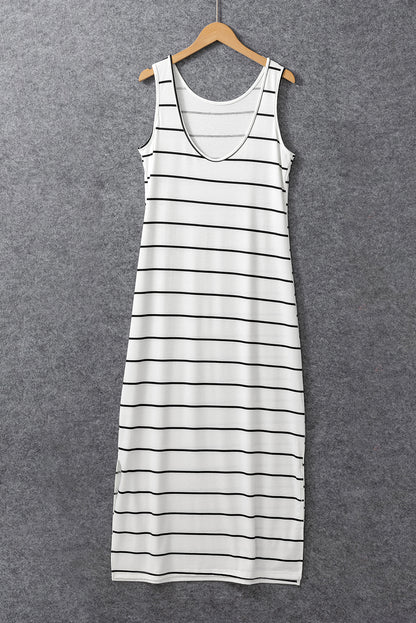 Weißes, gestreiftes, ärmelloses maxikleid mit schlitzen und offenem rücken