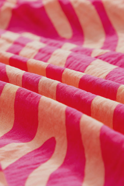 Rosa zebrastreifen bedrucktes kleid mit rüschenbesatz und taschen