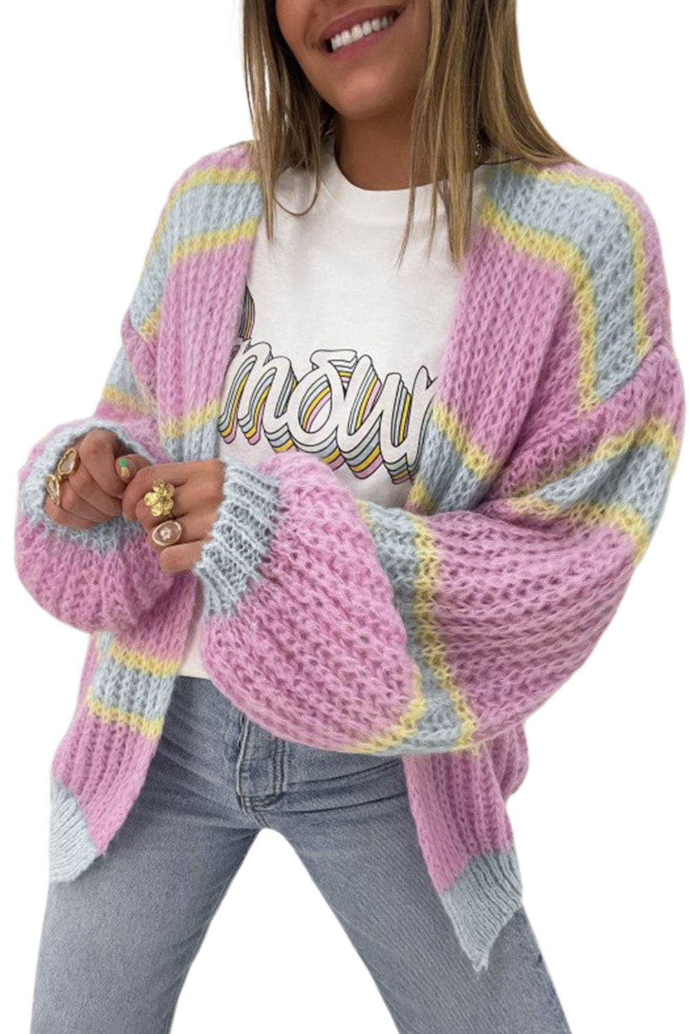 Rosa gestreifte strickjacke mit offener vorderseite und kontraststreifen