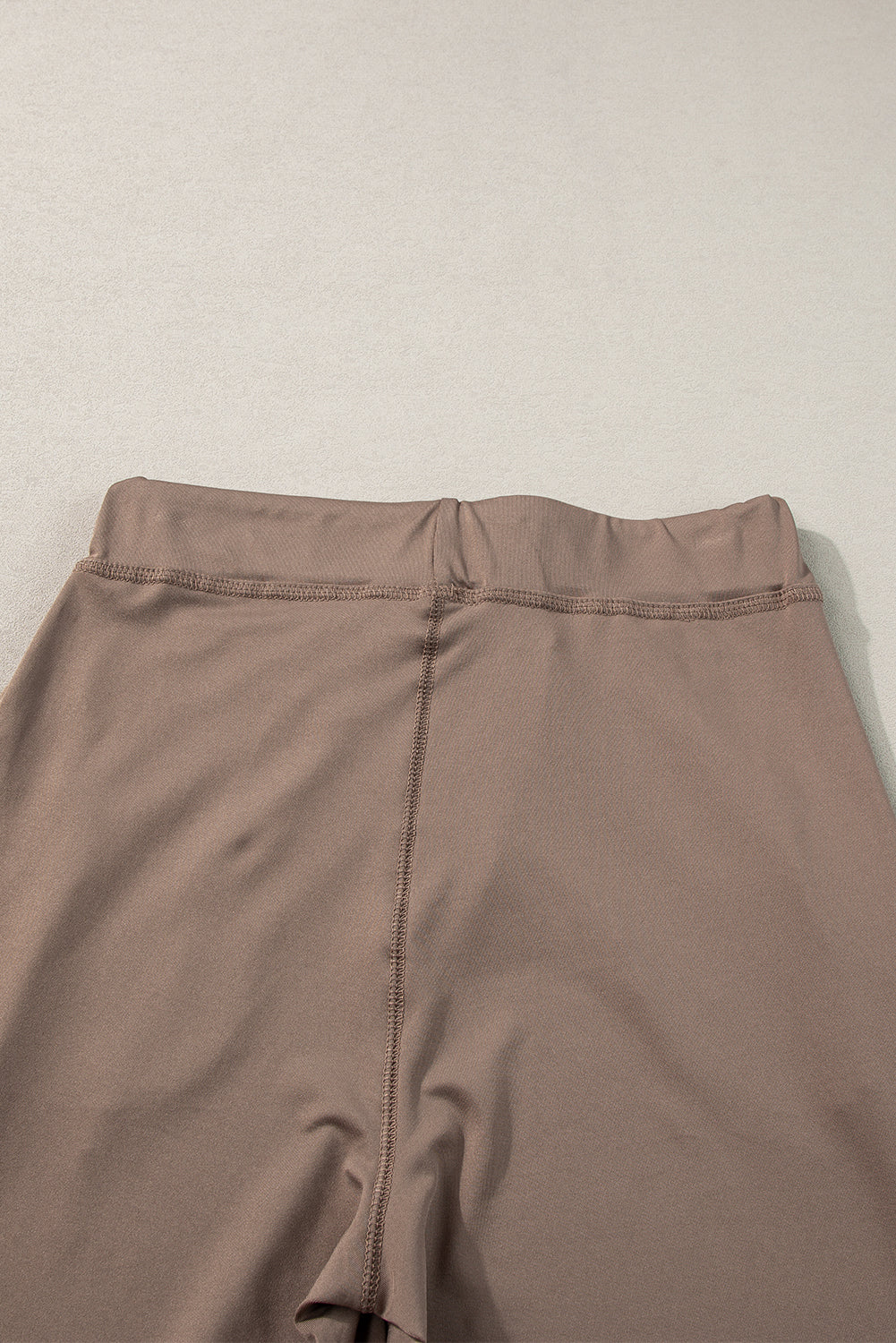 Dunkelbraune jogginghose mit taschen und kordelzug an der taille