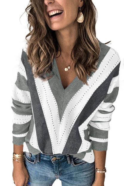 Grauer gestreifter colorblock v-ausschnitt strickpullover
