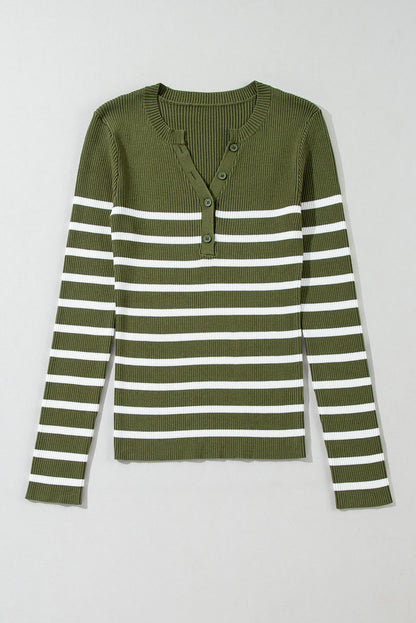 Grüner streifen rippenstrick henley knöpfe slim fit pullover