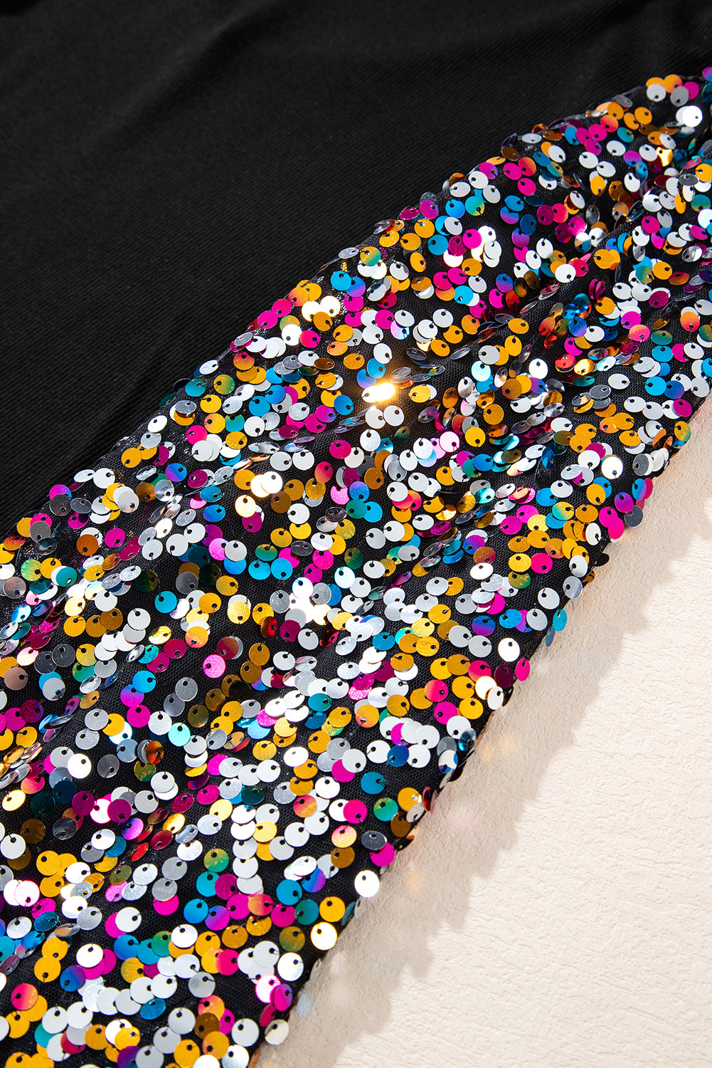 Schwarzes pailletten-läufer-ärmel u-ausschnitt mini-pullover-kleid