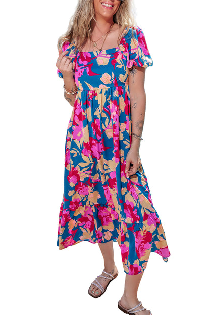 Dunkelblaues Kleid mit quadratischem Ausschnitt und gerafften Ärmeln