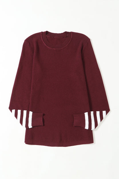 Rot gestreifter einfarbiger strickpullover mit ärmeln