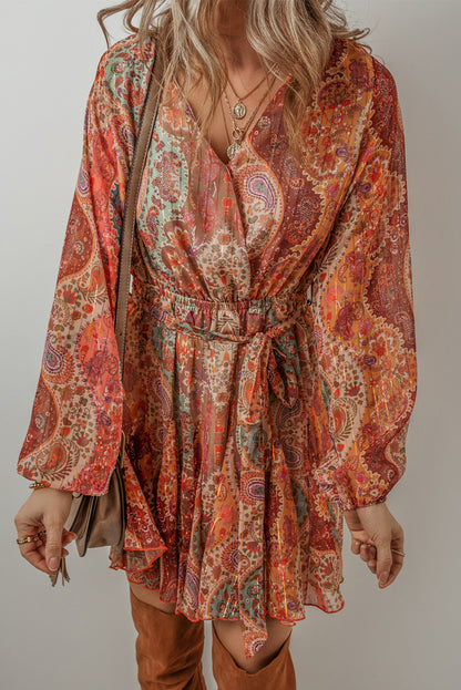Orangefarbenes boho paisley print langärmeliges minikleid mit gürtel und plissee
