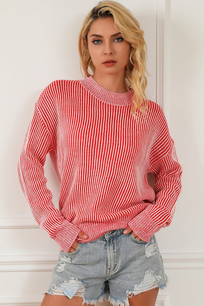 Gestreifter druck gerippter besatz pullover mit rundhalsausschnitt