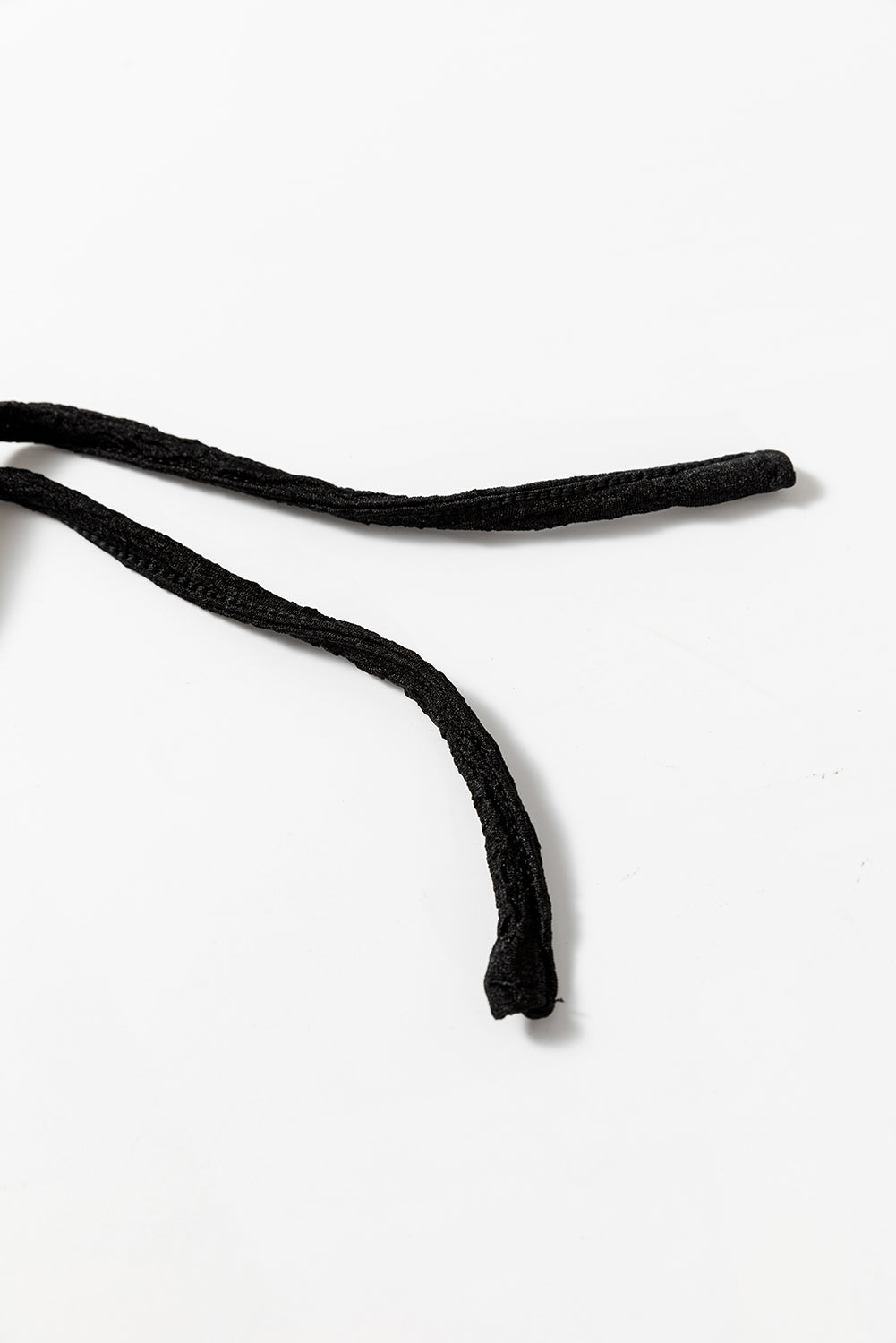 Schwarze strukturierte hose mit lockerem kordelzug