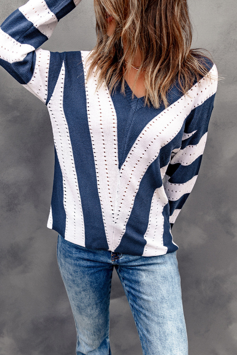 Blau gestreifter colorblock v-ausschnitt strickpullover