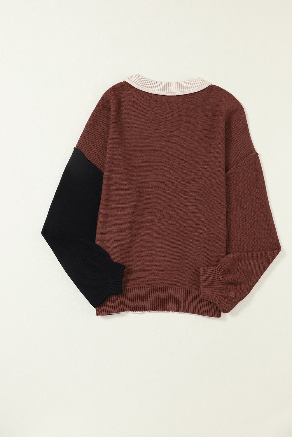 Kaffee colorblock pullover mit gerippten ärmeln und zierleisten