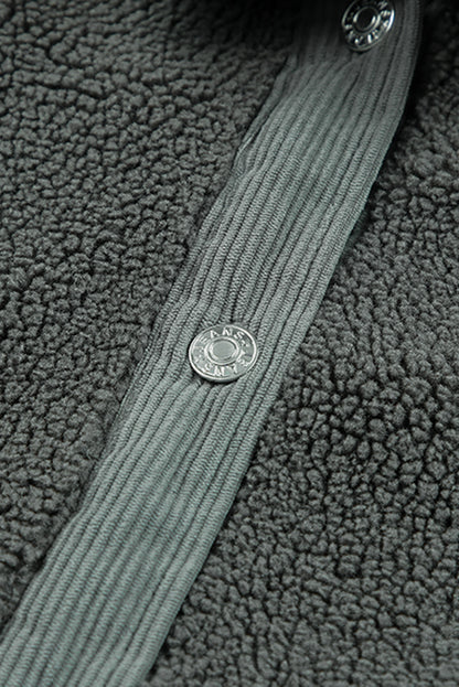 Graue sherpa jacke mit cordbesatz und ellbogenaufnäher