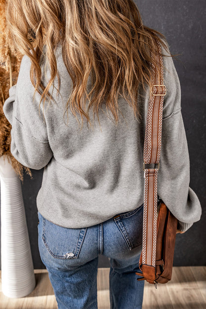 Grauer rollkragenpullover mit hängenden schultern und bubble sleeve strickpullover