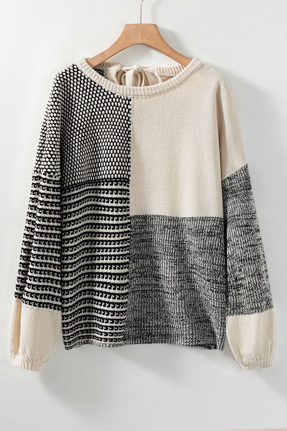 Schwarzer neutraler colorblock pullover zum binden