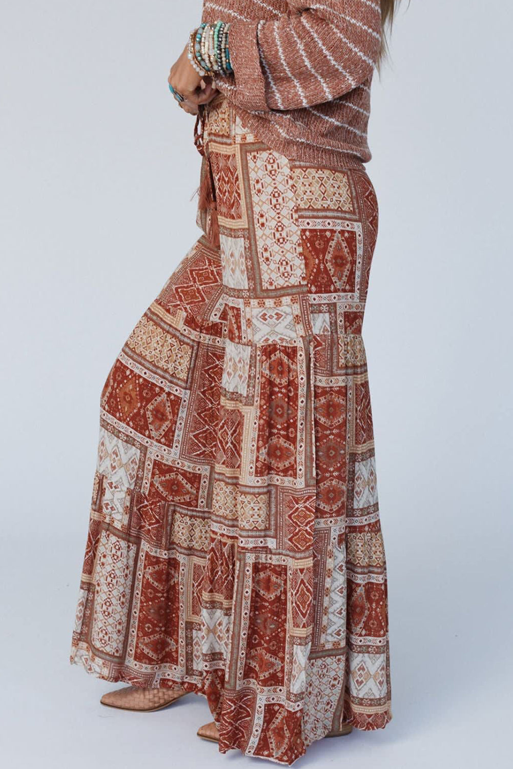 Braune palazzo-hose mit boho-aztekenmuster