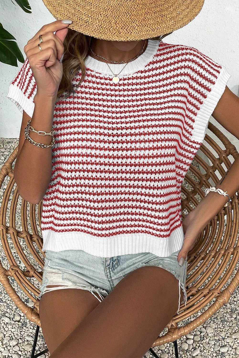 Rot gestreifte, gerippte weste mit lockerer passform und gestricktem pullover