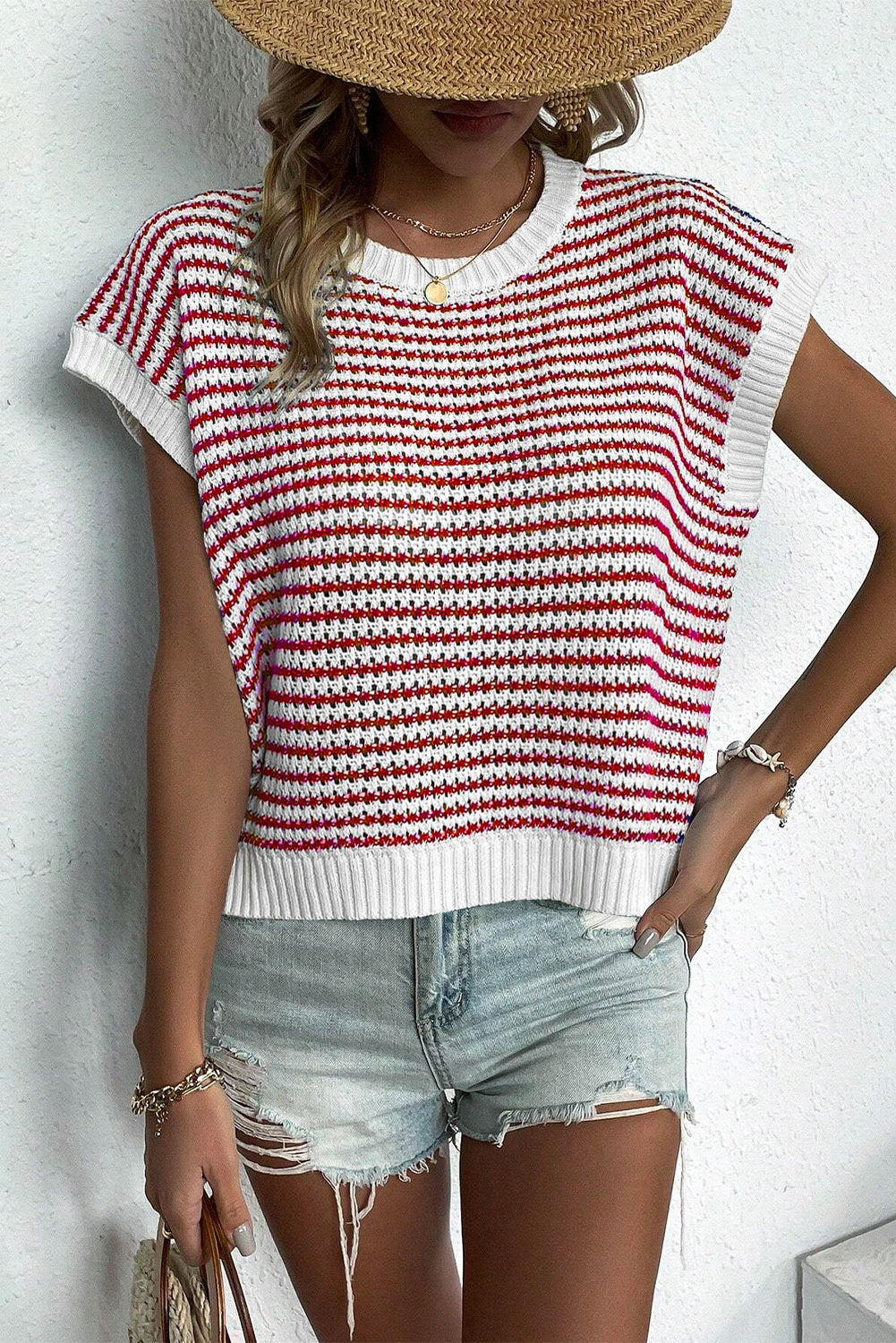 Rot gestreifte, gerippte weste mit lockerer passform und gestricktem pullover
