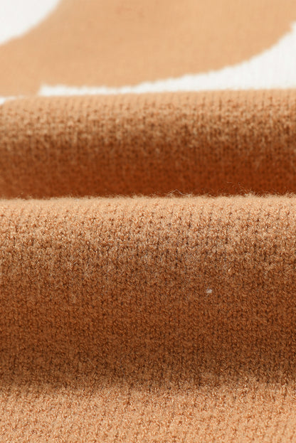 Khakifarbener pullover mit großem blumenmuster und hängenden schultern
