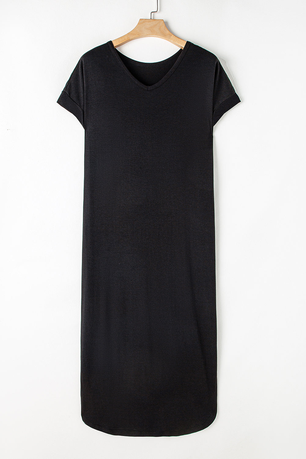 Schwarzer v-ausschnitt mit versteckten taschenschlitzen maxi-t-shirt-kleid
