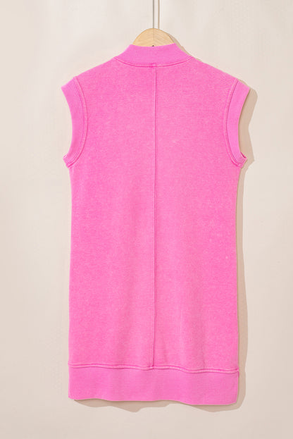 Bonbon sweatshirt-kleid mit viertelreißverschluss und kapuzenärmel