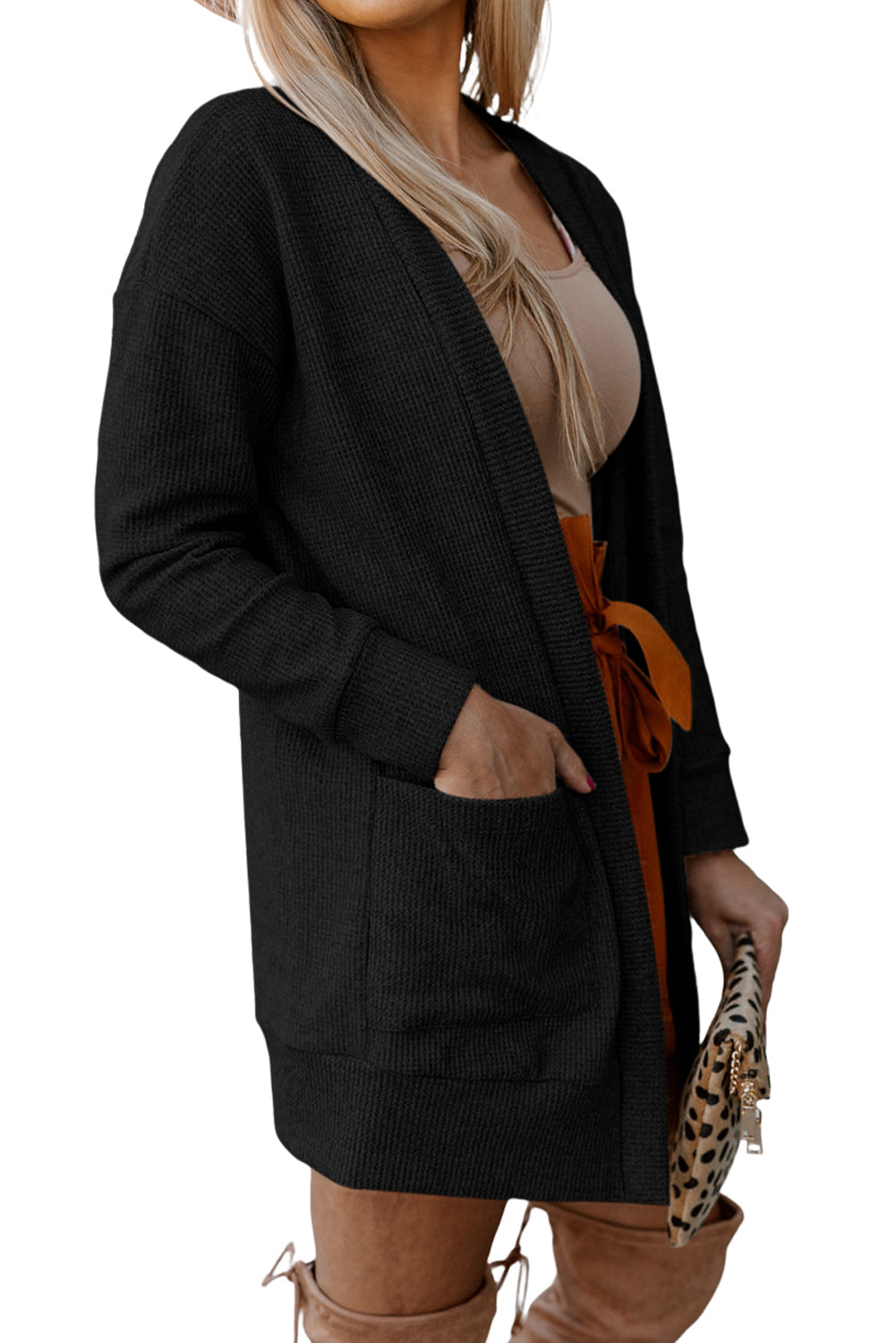 Schwarze thermo-waffelstrick-strickjacke mit taschen