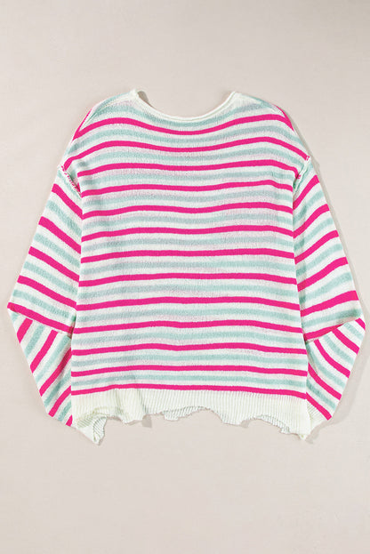 Rosa gestreifter pullover mit übergroßen schultern und tasche