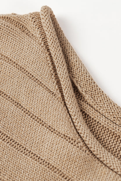 Braunes rippenstrick-dolman-top mit offener naht