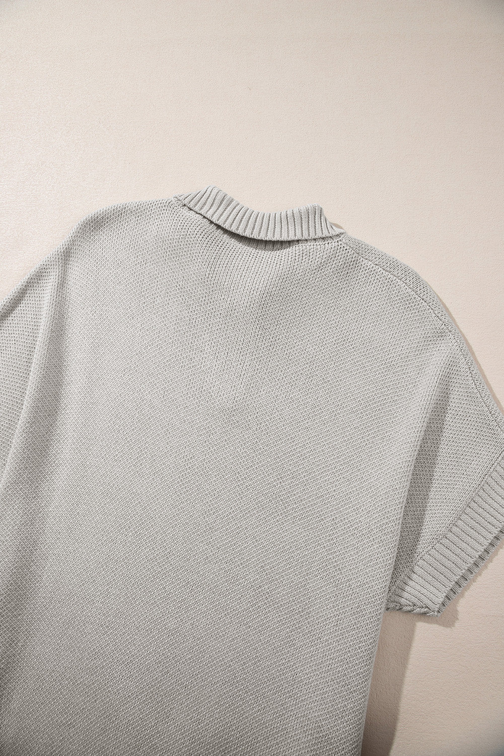 Hellgrauer quarter zip pullover mit kurzen fledermausärmeln