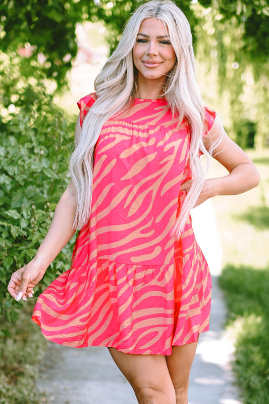 Rosa zebrastreifen bedrucktes kleid mit rüschenbesatz und taschen