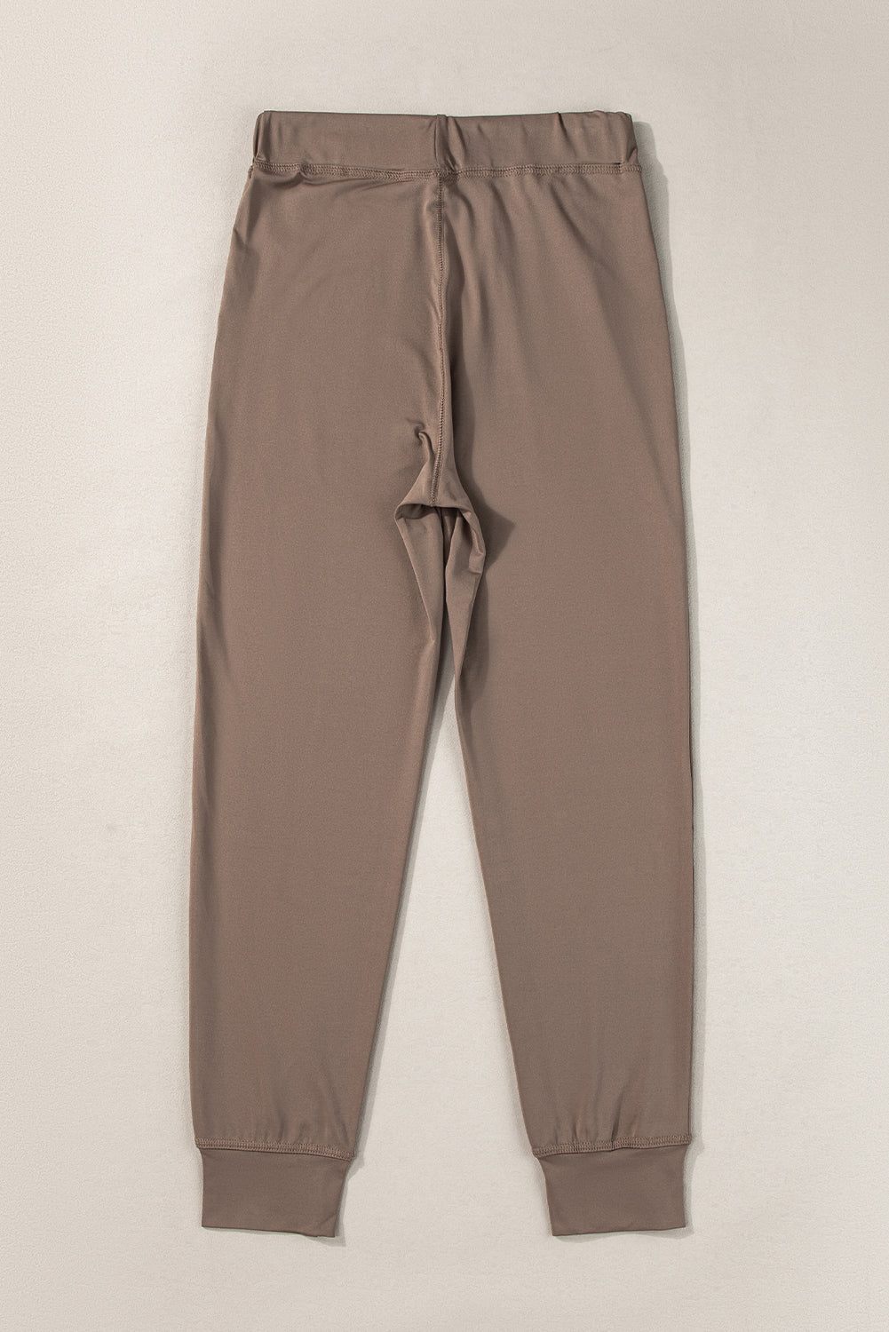 Dunkelbraune jogginghose mit taschen und kordelzug an der taille