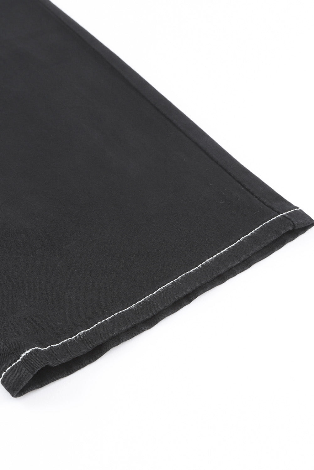 Schwarze cargo-hose mit hoher taille und geradem bein und taschen