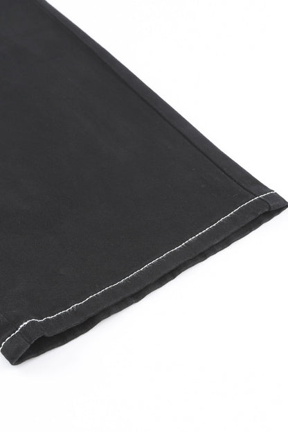 Schwarze cargo-hose mit hoher taille und geradem bein und taschen
