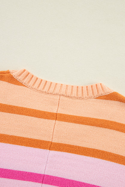 Mehrfarbig gestreifter pullover mit gerippten kanten und farbverlauf