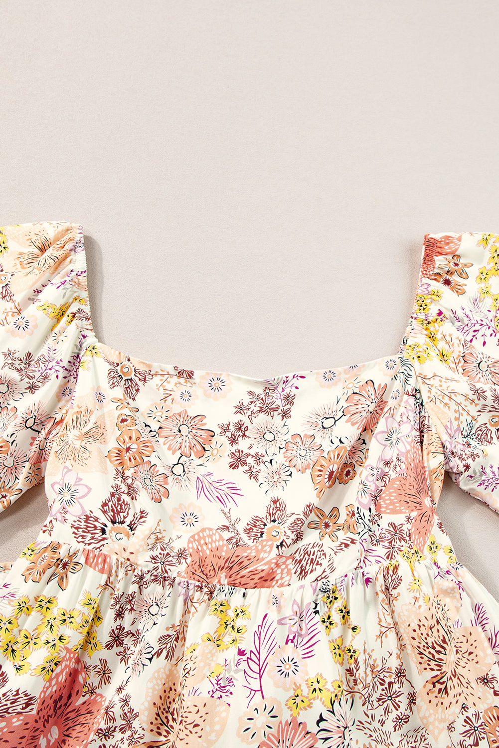 Khaki floral kurzarm minikleid mit quadratischem ausschnitt