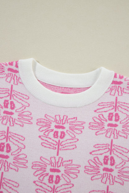Weißer pullover mit blumenmuster und gerafften kurzen ärmeln
