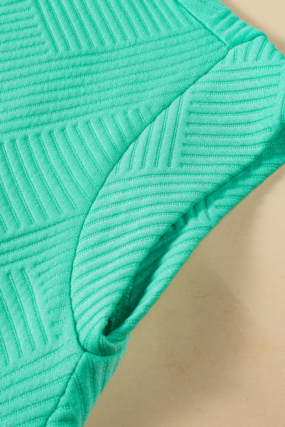 Mintgrünes strukturiertes t-shirt-kleid mit langen ärmeln