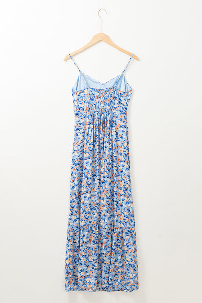 Himmelblaues gerafftes maxikleid mit blumendruck