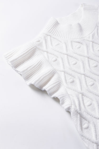 Weiße strickweste mit strukturiertem rüschenausschnitt
