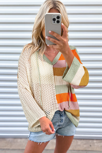Beige übergroßer colorblock pullover mit kapuze und v-ausschnitt