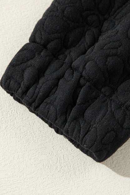 Schwarze gesteppte jacke mit blumenmuster