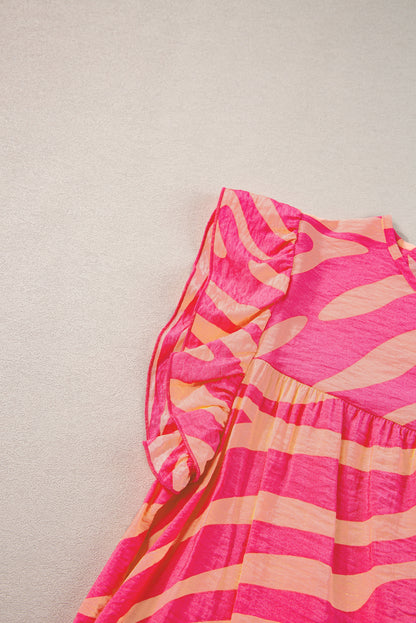 Rosa zebrastreifen bedrucktes kleid mit rüschenbesatz und taschen
