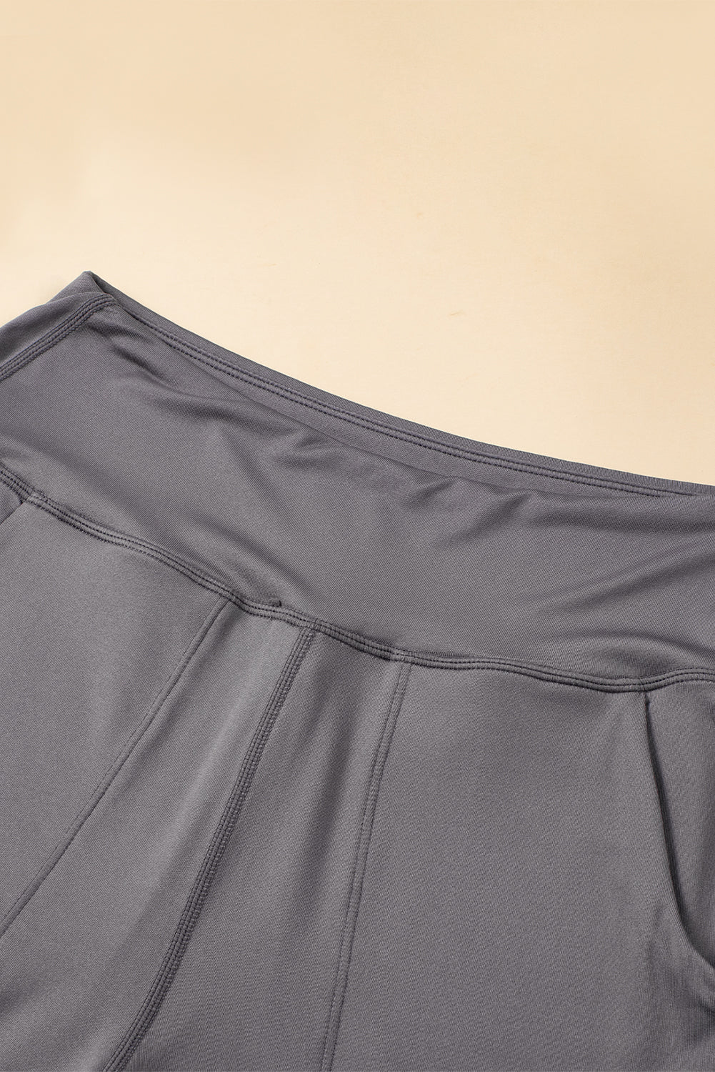 Mittelgraue jogginghose mit hoher taille und offener naht