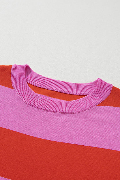 Hellrosa gestreiftes colorblock-strick-t-shirt